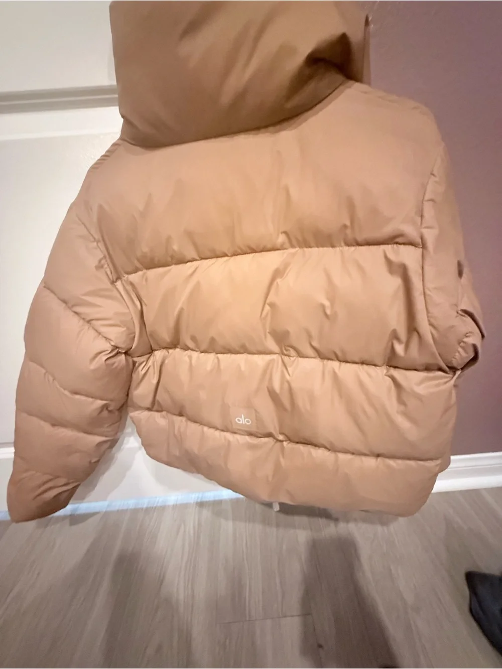 Alo Women's Cropped Puffer Jacket - Toasted Almond Limited Edition - Small